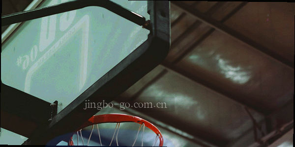 屏幕上金色向下箭头与蓝色二维码几何块构成的下载通道抽象图